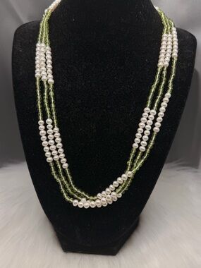 14k Yellow Gold Clasp Freshwater Pearl & Peridot Collar 20”. Firm Price